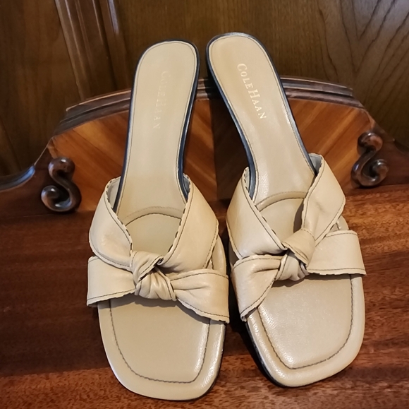 Cole Haan Leather Sandals-Size 9 Medium - Picture 2 of 10
